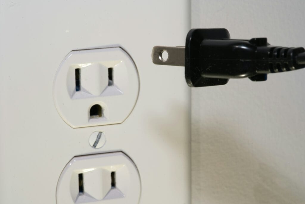 手動斷電有強制罪風險 󠀠Photo by Clint Patterson on Unsplash