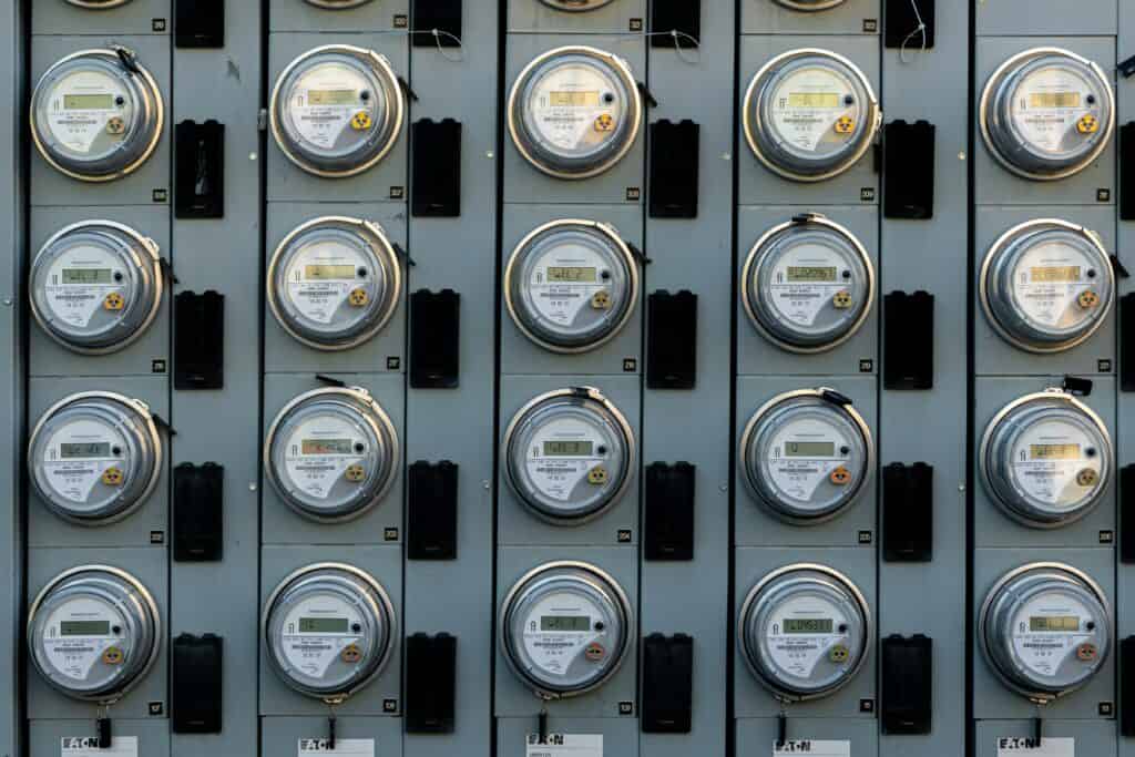 抄電表 Photo by Jon Moore on Unsplash