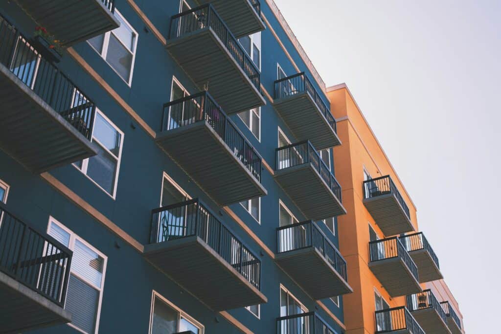 包租代管規模化 Photo by Brandon Griggs on Unsplash

