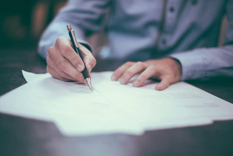 租約公證 cv Photo by Scott Graham on Unsplash