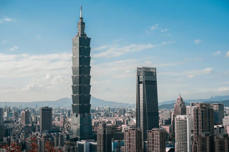 台北101 Photo by Lisanto 李奕良 on Unsplash